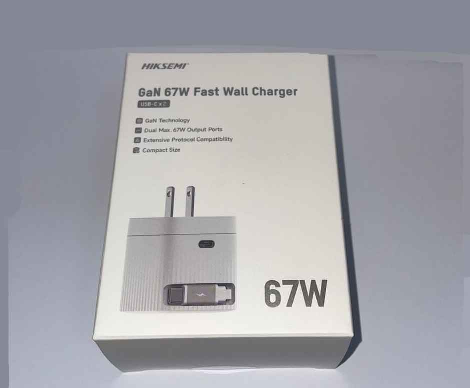 HIKSEMI GAN67 / CARGADOR RAPIDO DE 67W / X2 TIPO-C / X1 CABLE RETRACTIL/ COMPACTO / BLANCO